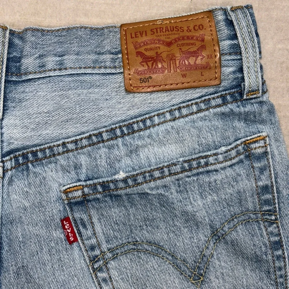 Levi Strauss 501 Denim Cut‎ Off Jean Shorts Button Fly Distressed Womens W27 - Picture 9 of 10